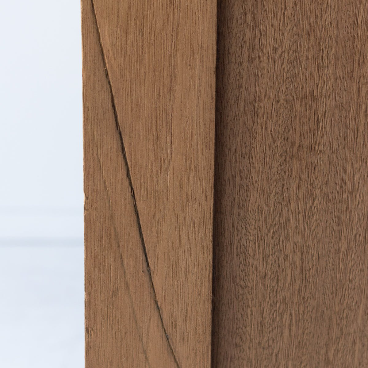 Commode du milieu du siècle avec planches à pain