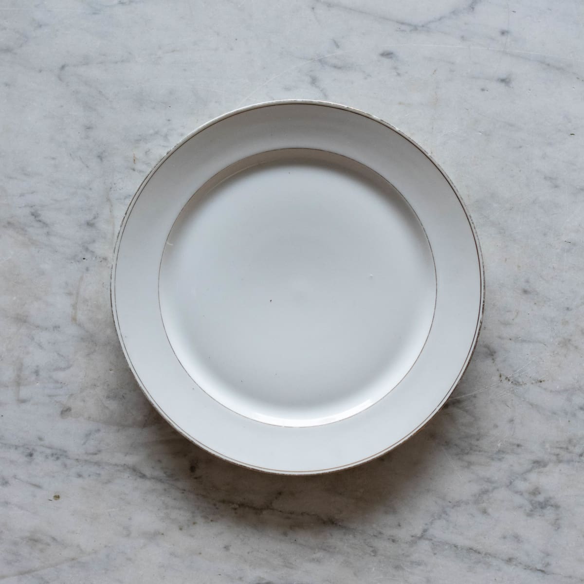 Service de 4 assiettes en porcelaine à bord doré, Not Your Grandma's Gold Rim