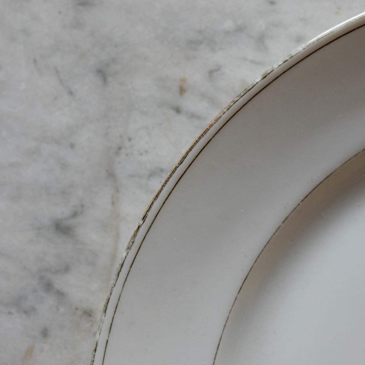 Service de 4 assiettes en porcelaine à bord doré, Not Your Grandma's Gold Rim