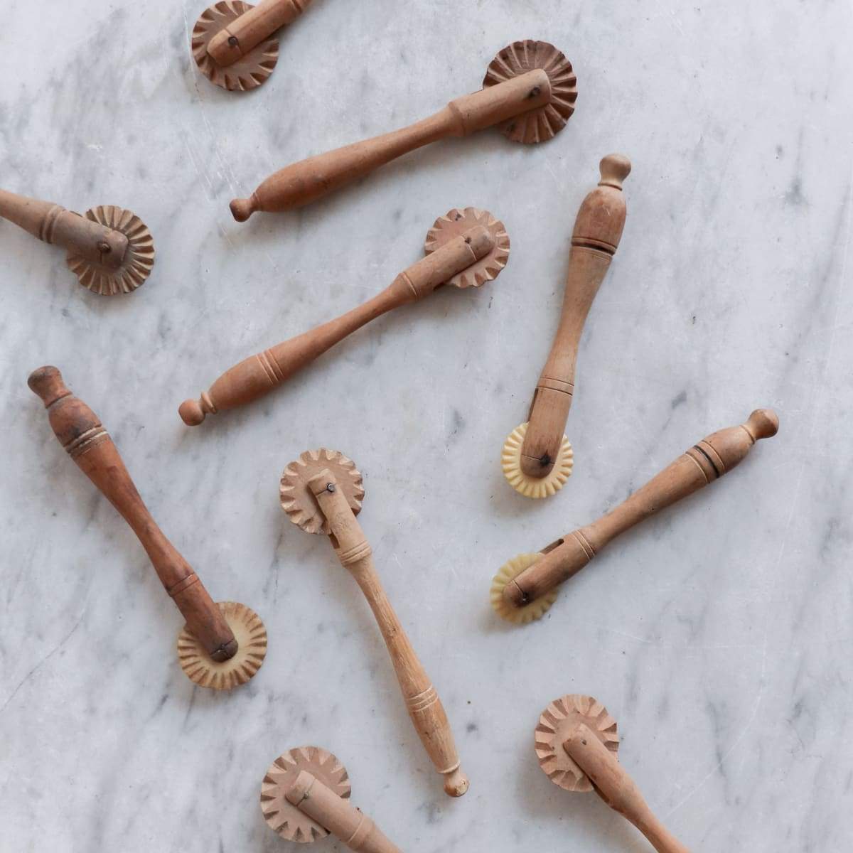 Paire d'emporte-pièces en bois cannelé
