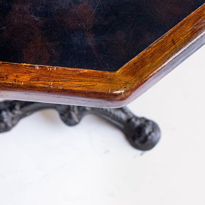 Paire de petites tables de bistrot