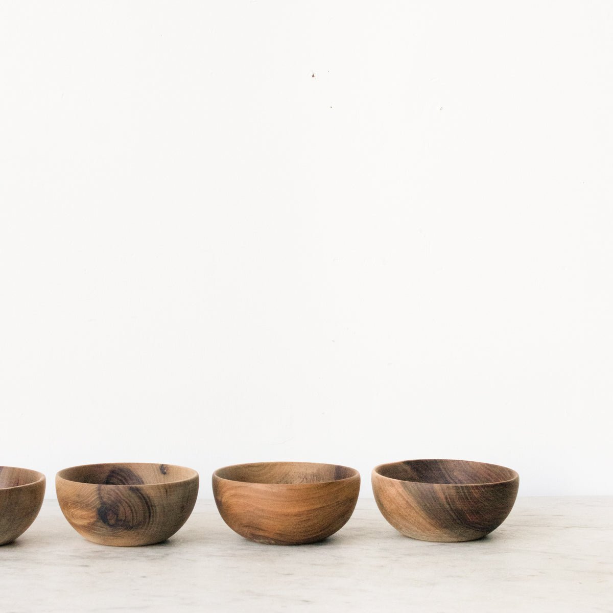Paire de petits bols en bois