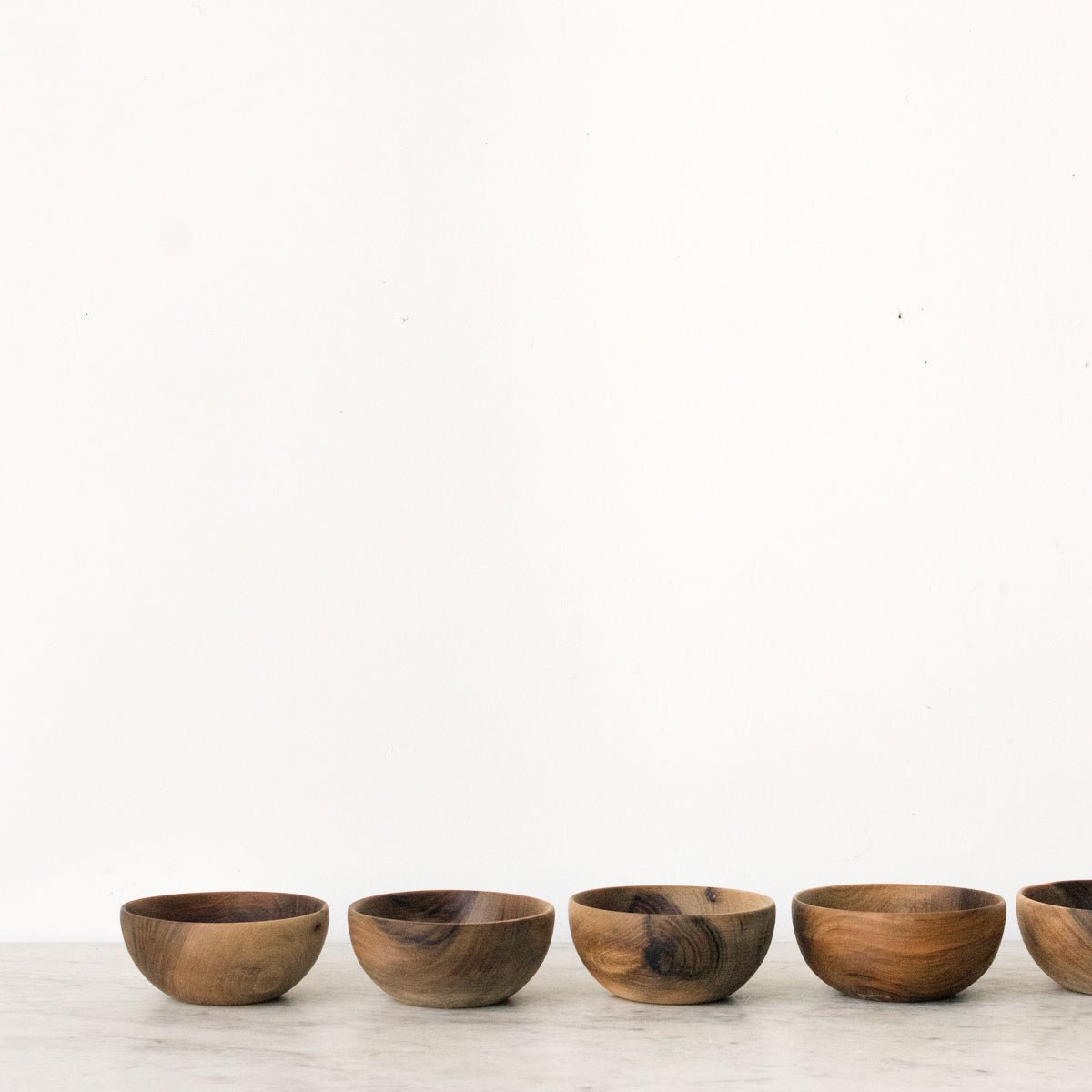 Paire de petits bols en bois
