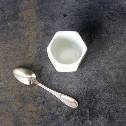 Paire de pots à yaourt en porcelaine