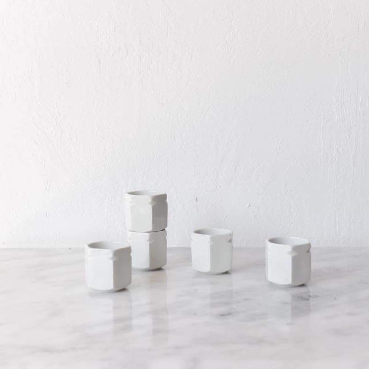 Paire de pots à yaourt en porcelaine