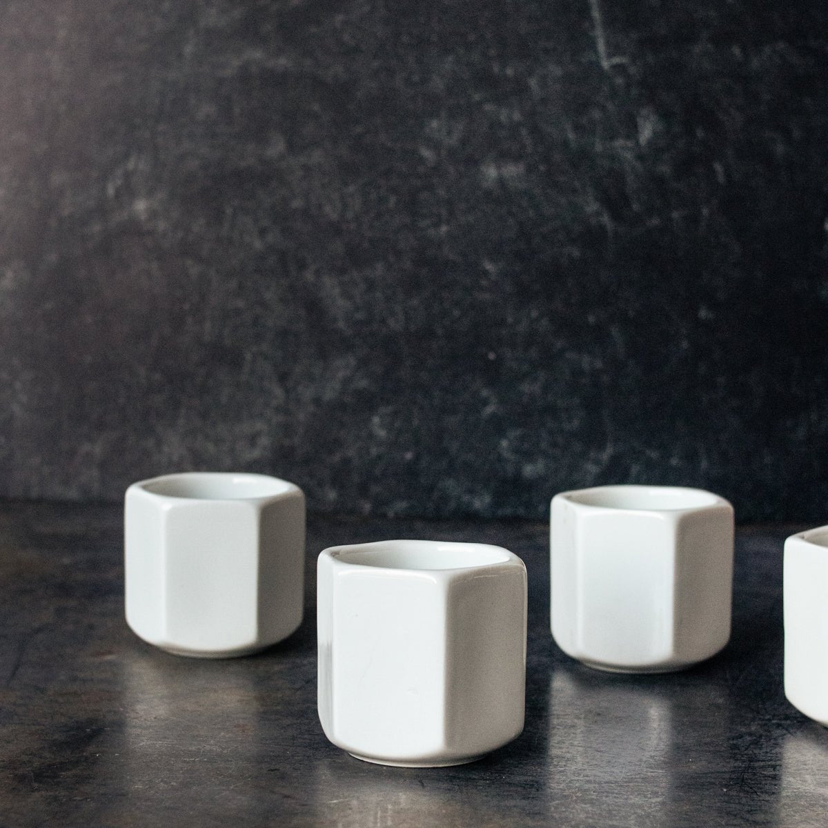 Paire de pots à yaourt en porcelaine