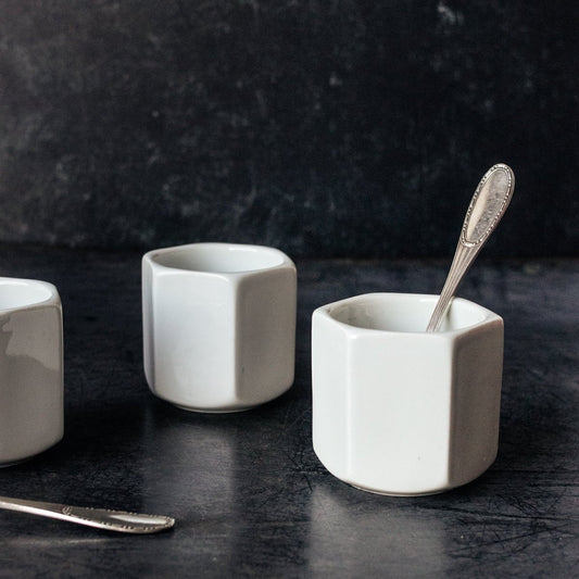 Paire de pots à yaourt en porcelaine