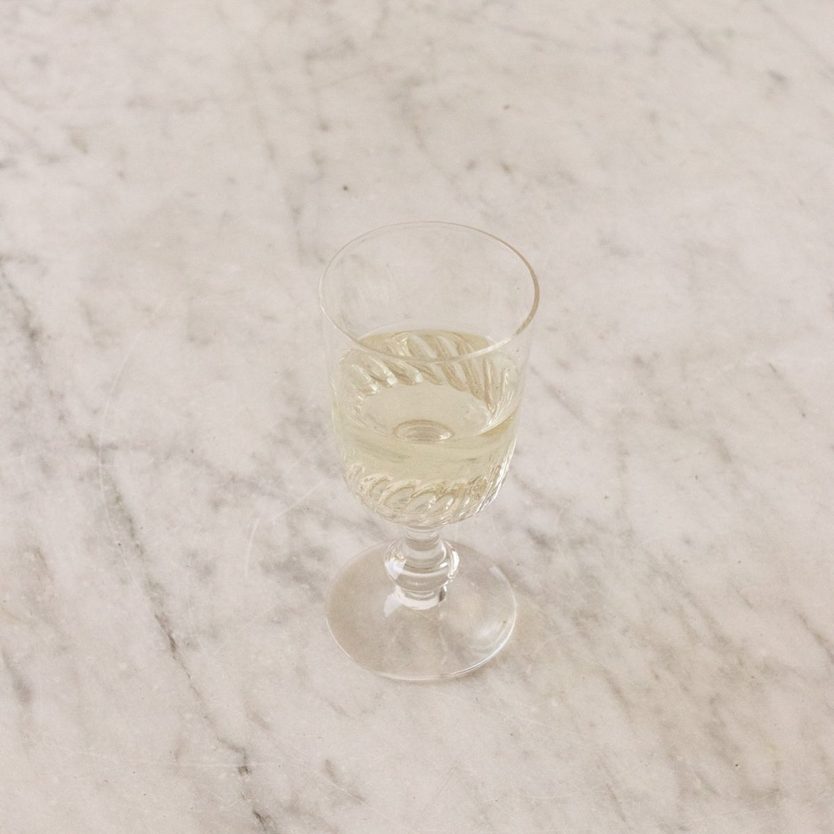 Ensemble de 8 verres à vin en verre taillé de petite taille