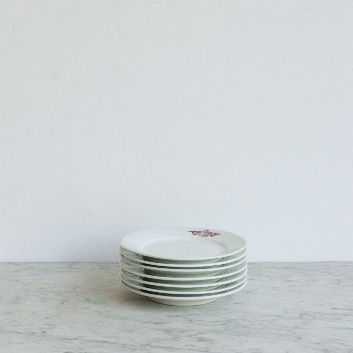 Lot de 7 assiettes en porcelaine de l'hôtel Place Tournadre