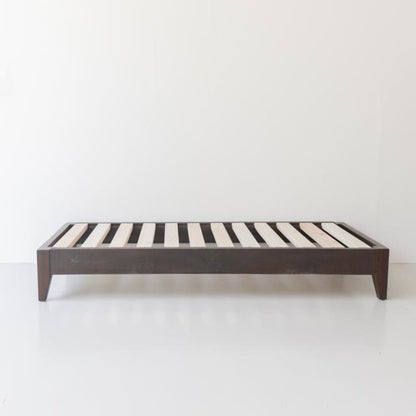 Chaise longue marocaine en bois recyclé avec coussin en coutil | Échantillon de sol