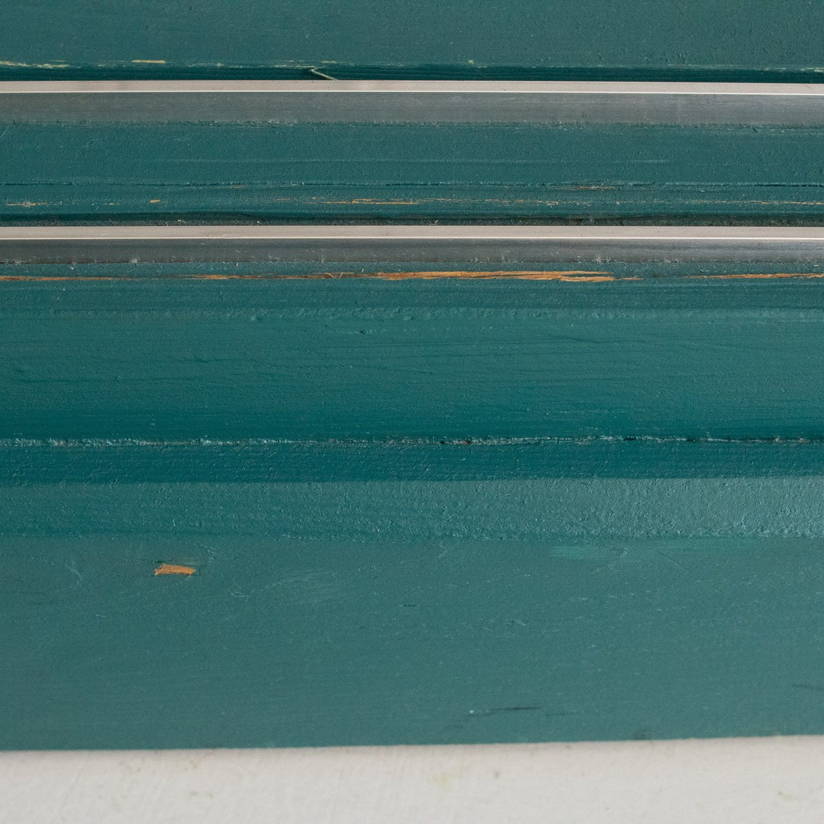 Armoire à portes coulissantes en bois récupéré | Échantillon de sol