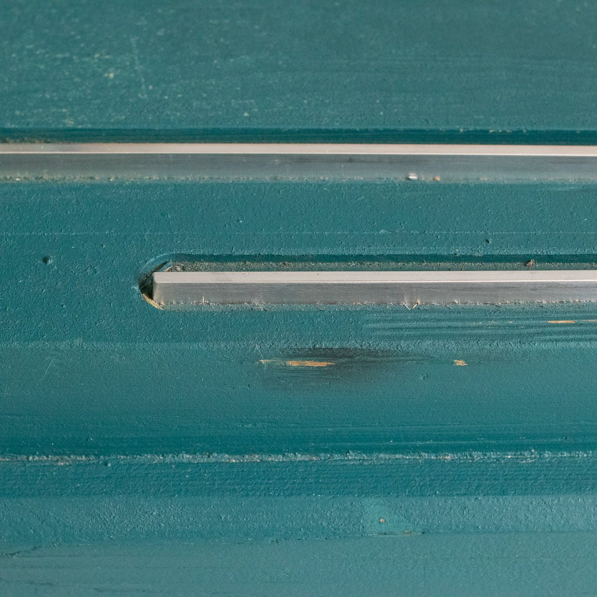 Armoire à portes coulissantes en bois récupéré | Échantillon de sol