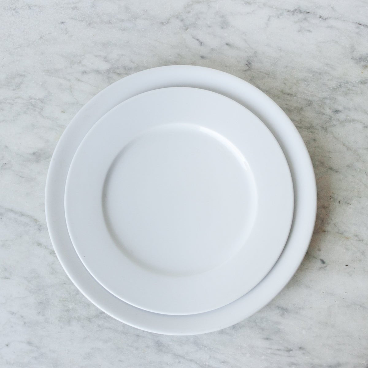 Trio de plats ronds en porcelaine