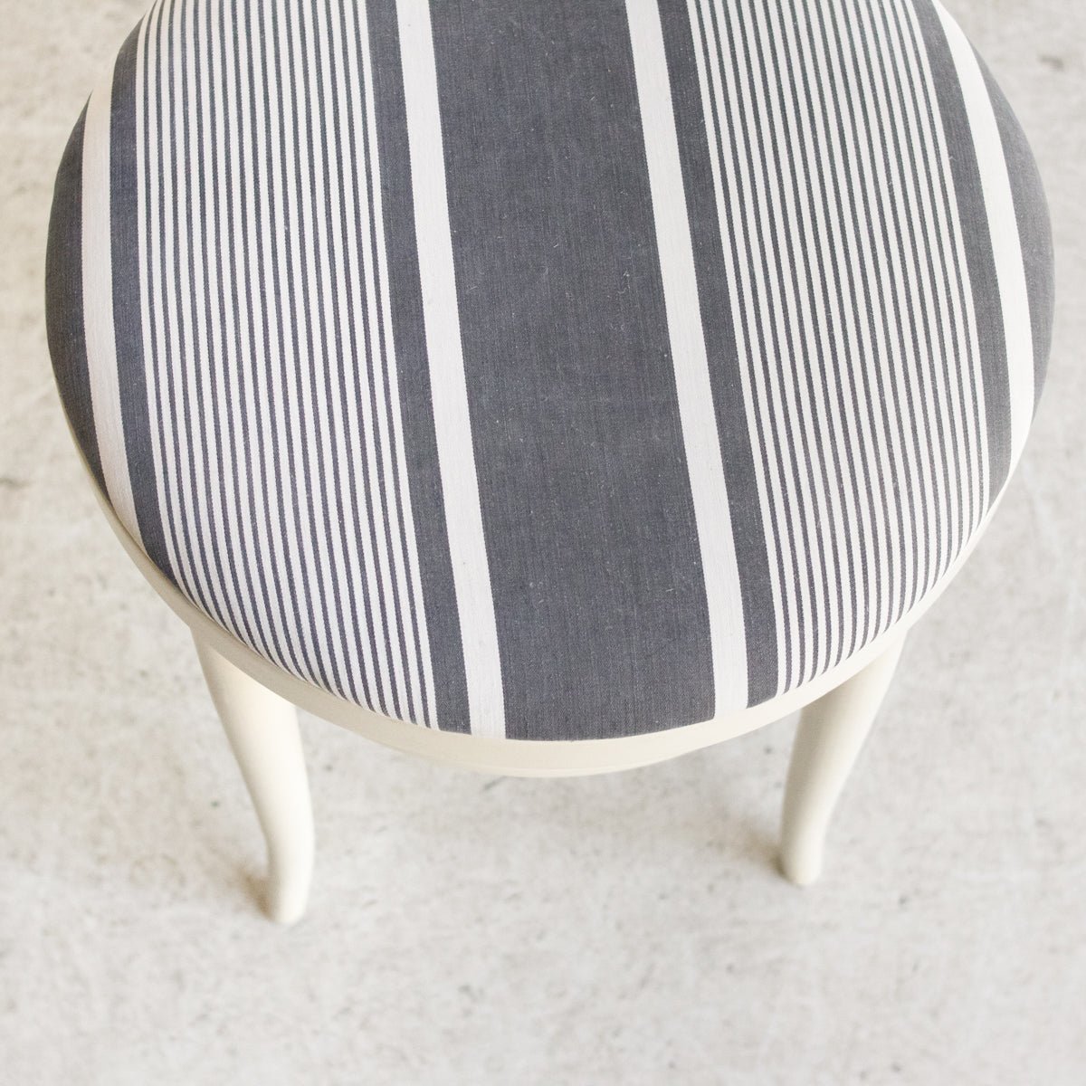 Chaise mouette vintage avec assise en coutil