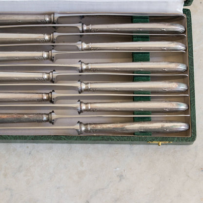 Ensemble de 12 couteaux vintage en argent